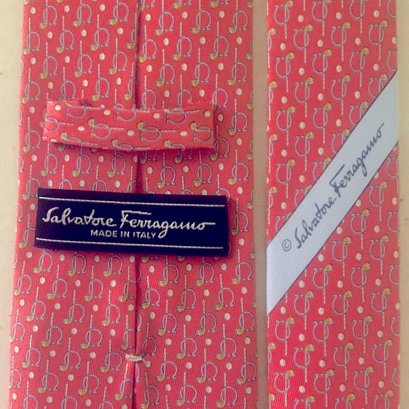 SALVATORE FERRAGAMO Salmon Silk Tie - Picture 1 of 3
